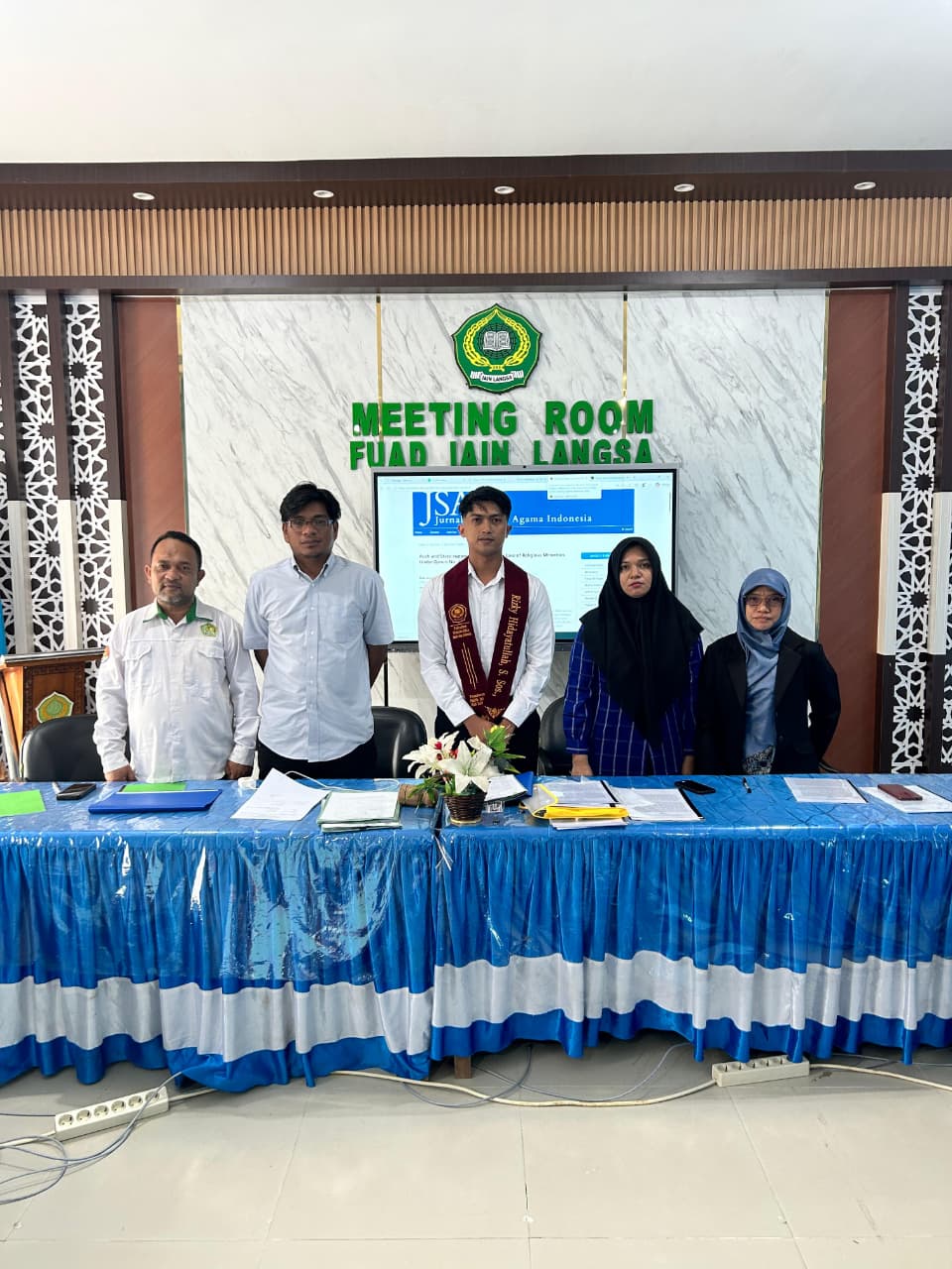 5 mahasiswa dan mahasiswi Prodi Pemikiran Politik Islam, Fakultas Ushuluddin, Adab dan Dakwah IAIN Langsa lulus sarjana dengan artikel ilmiah.